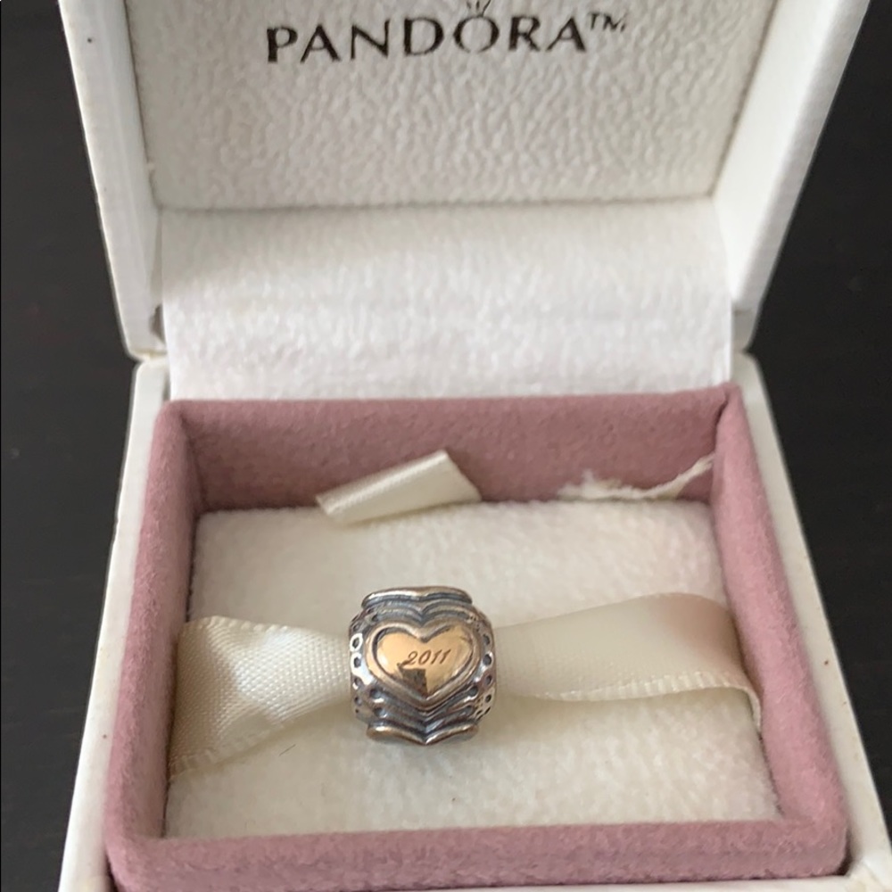 Pandora 2011 midnight heart charm